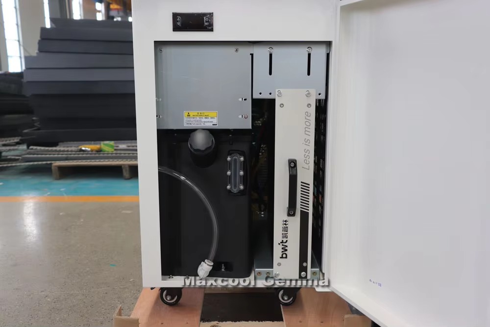 Industrial Fiber Laser Cutting Machine - Wirtschaftliche 6kW CNC 1530 Faserlaser-Stahlschneidemaschine Industrieller