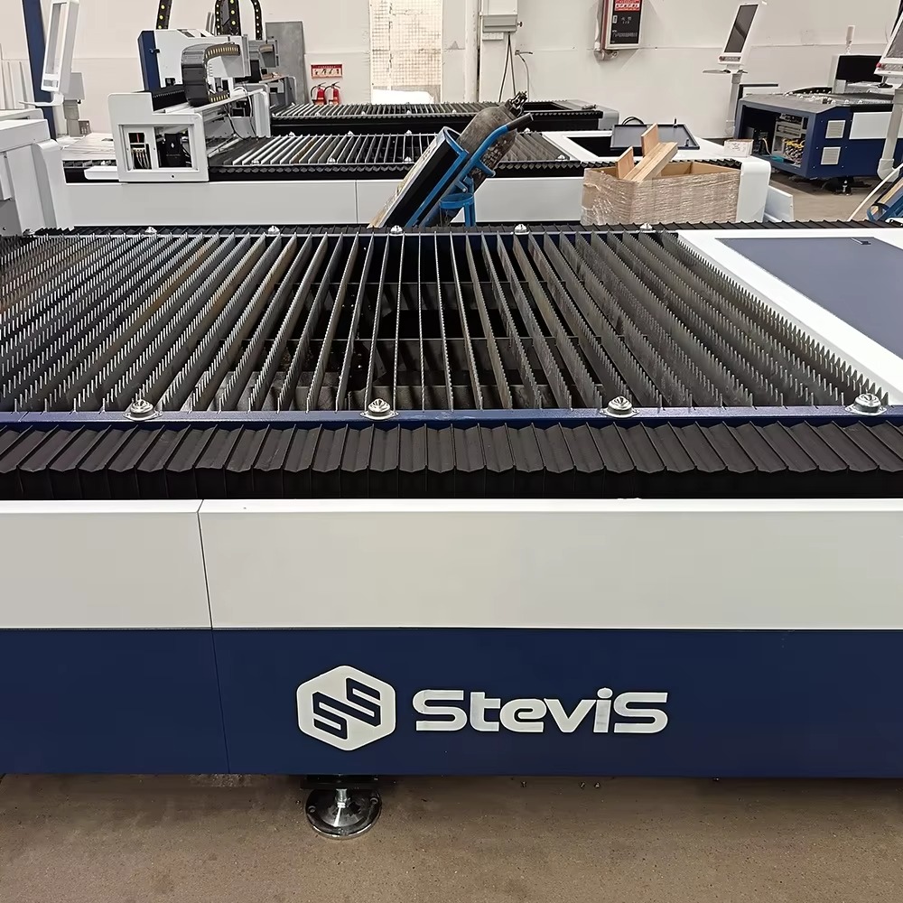 Wirtschaftliche 6kW CNC 1530 F – Industrial Fiber Laser Cutting Machine Bewertung und Preis